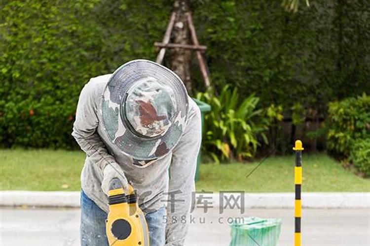 有人在小区里打钻 这是在破坏风水吗