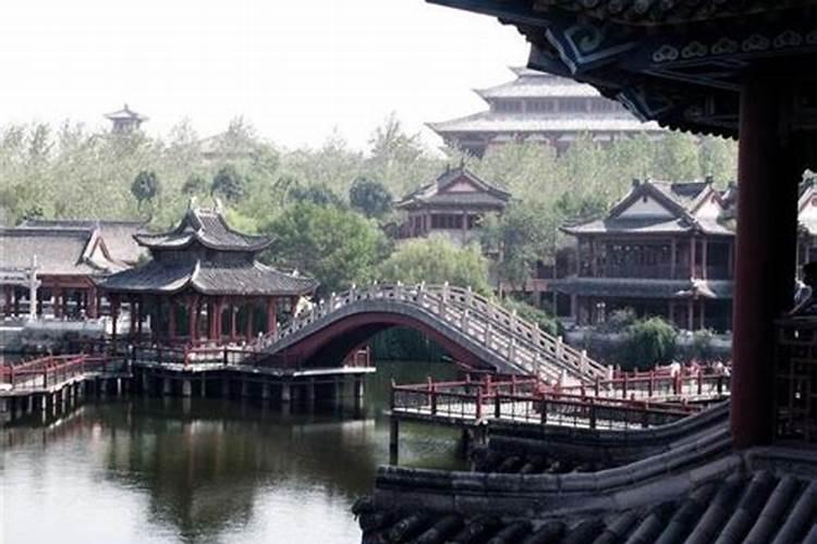 风水学在中国古建筑的发展过程中起到了什么作用？