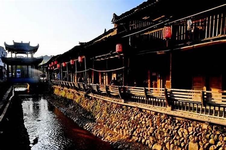 请问风水大师坟裂了怎么办
