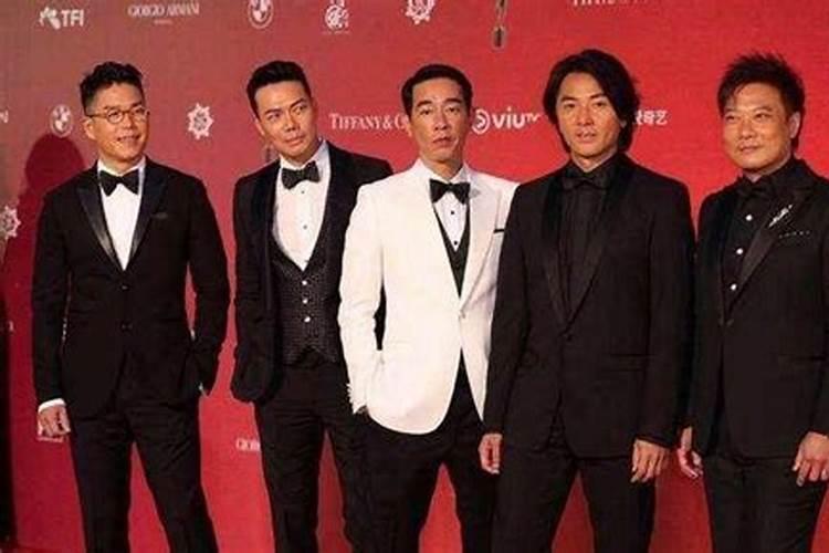 ...弟子感激不尽,看看我的2层别墅格局怎么样,开窗位置,楼梯,别墅大门...