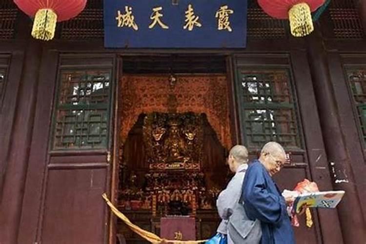 两栋挨一起的楼房,哥哥住右边,弟弟住左边可以的吗？为什么可以？为什么不...
