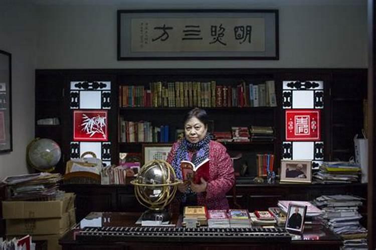 知名风水大师,他一句“你亡妻死得惨”,就收了李嘉诚200万吗？