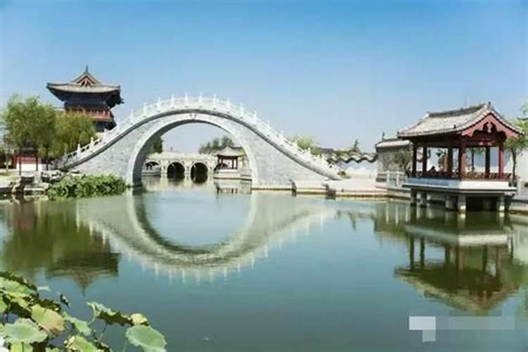 来开封必然来的一个景点是哪？