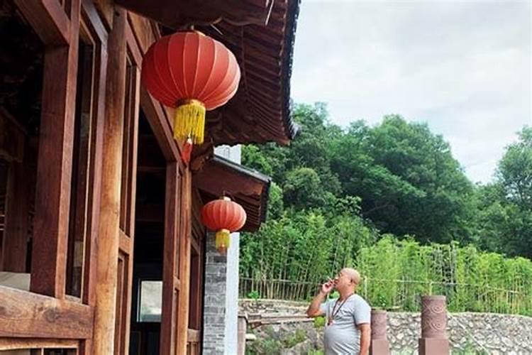 挖到别人的坟的风水故事,要小心这类事情