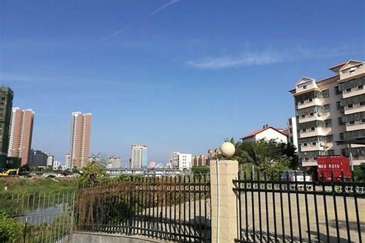 房子后面有河水流好吗