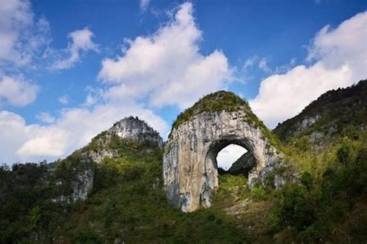 我家是农村,走东南门,迎门墙在西南位。请问风水大师:在迎门墙上安龙可 ...