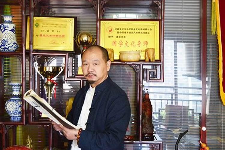 吸尘器的尘袋是干嘛用的？