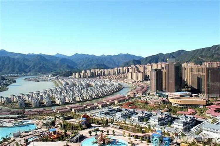 为什么吃饭不能用筷子指人