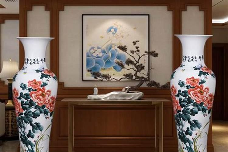 花瓶可以摆在卧室门口外面吗