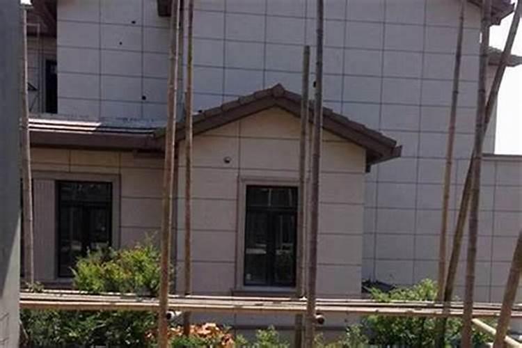 小区大门对着住宅楼有什么说法小区住宅楼