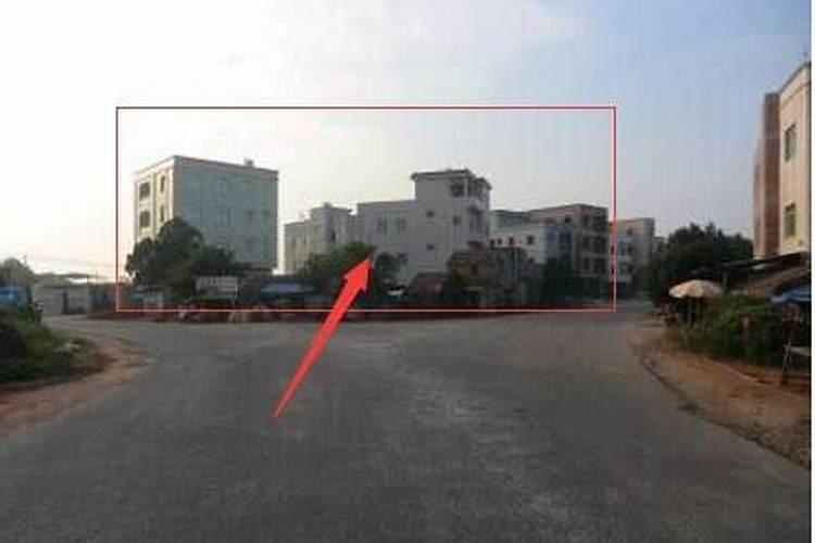 玉带路距离住宅前庭院1米,风水格局如何？