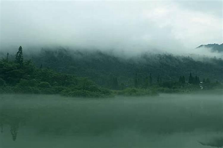在风水学上葬山执日好还是开日成日好？