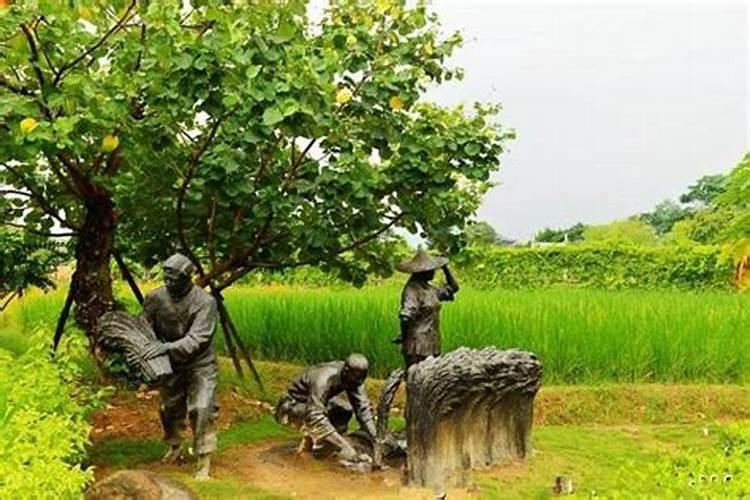 民间风水故事传奇:刘半仙看墓地