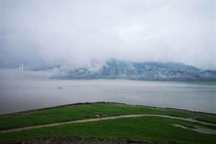 大热天有雾气像龙的地方是不是好风水？