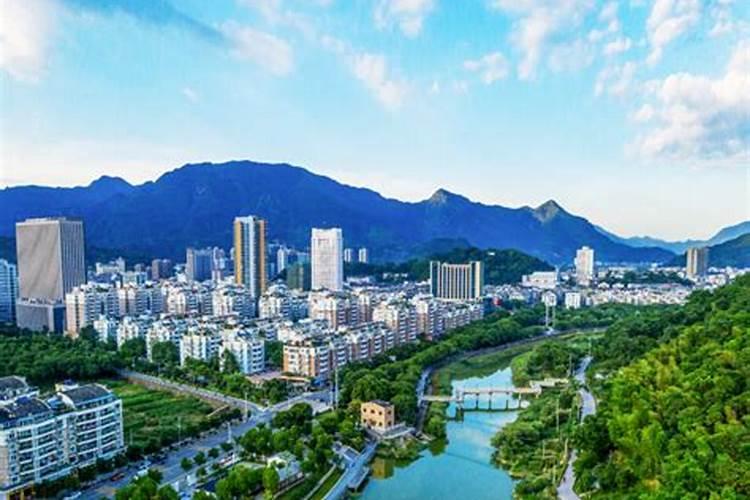 想系统自学风水,求有大师教我先看哪本书,再看哪本书。。
