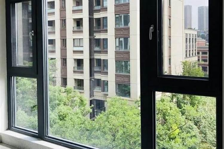 人人都说床头靠着窗户不好,如果窗户被木板封了,还会影响风水吗...