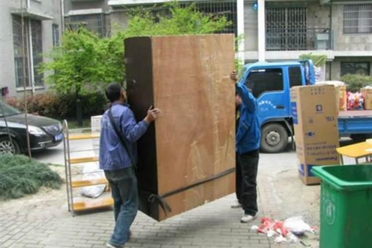独栋别墅的房屋顶部为什么呈三角式？