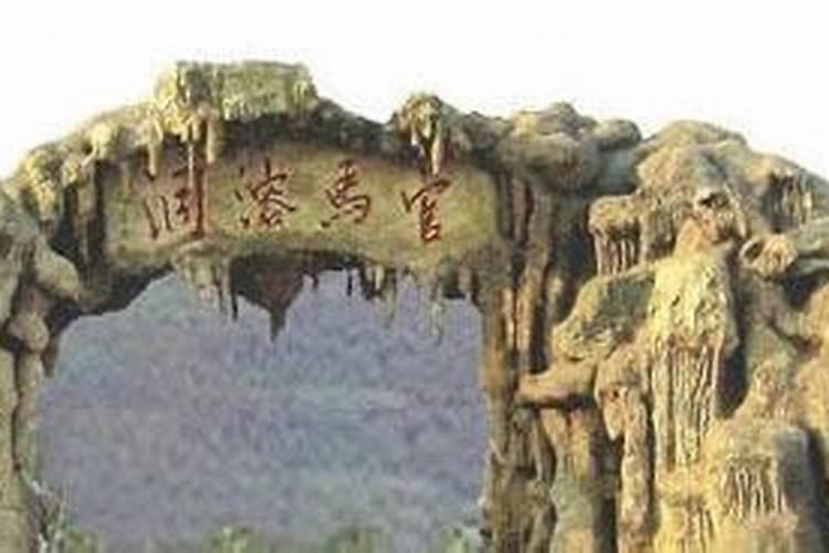 邻居家的山墙上有一小园镜对着我家山墙,这对我家的风水有关系吗？