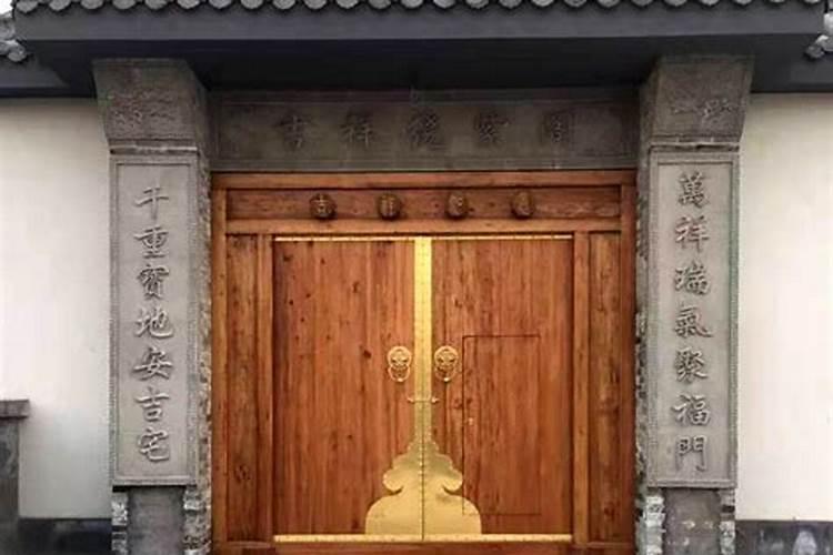 大门时什么颜色的好呢