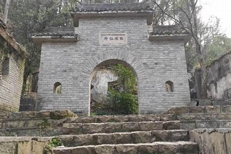 河边与河床加固砌的墙叫什么名字