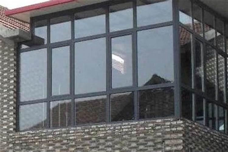 农村自建房为啥不装后窗？听懂行人讲完,学问太大了!
