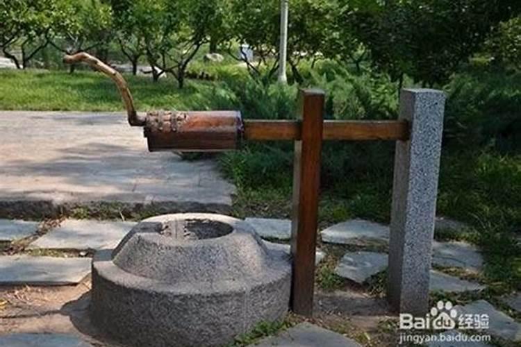 我家当院有个渗水井,从风水上讲对家里人有没有什么说法呀？