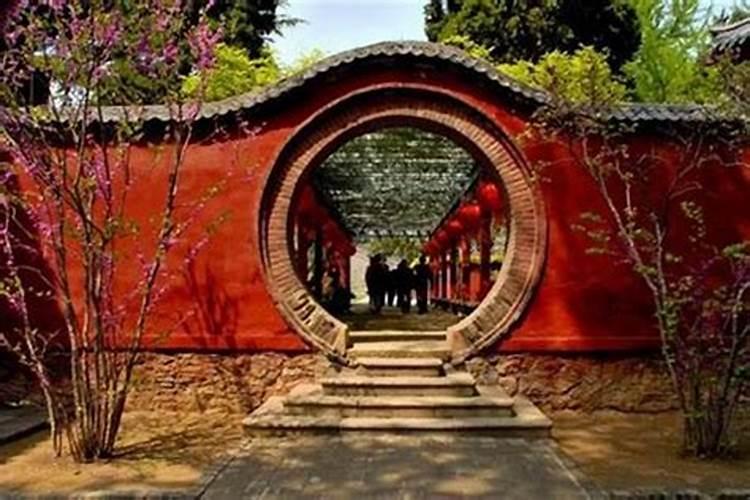 坟为什么要留门