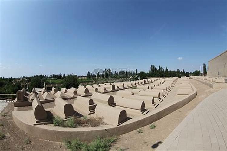 怎样看墓地风水？如何看坟墓风水宝地,选墓地看风水一般多少钱？