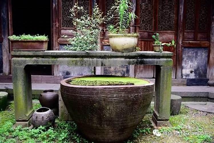 “院中放水缸,招财又纳福”,老院子里放水缸,真的能旺家吗？