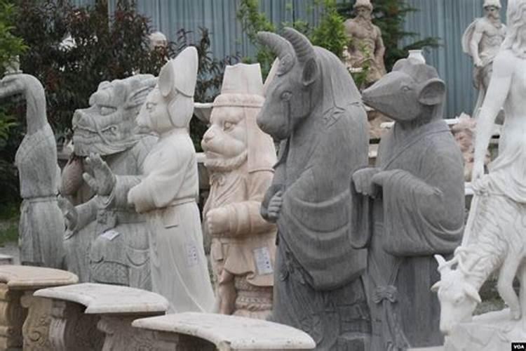 既然鬼神都是无稽之谈,为什么那么多人相信所谓的风水大师真的都是骗子...