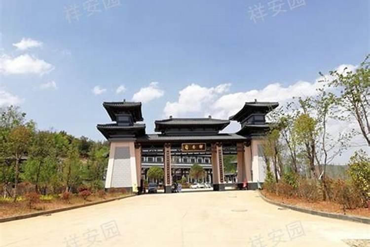 网上高价叫卖八宝山墓地,一个风水宝地的墓地有这么重要吗？