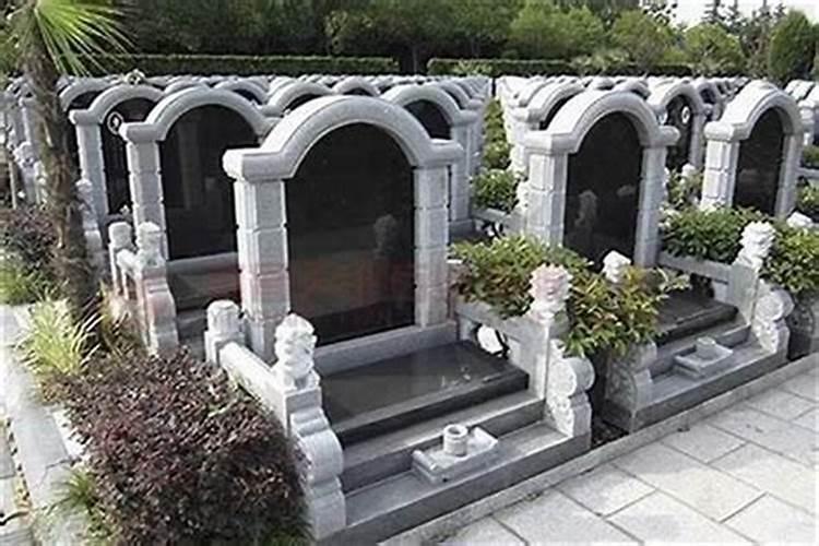地理学,墓后有山泉涌出何解