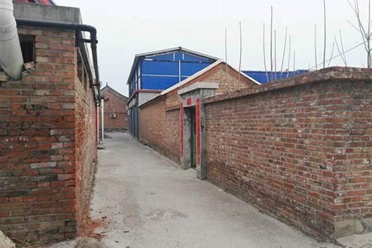 门屋大门正对处又建仓库好吗？