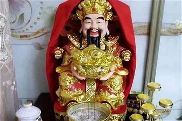 财神供桌上的供品摆放
