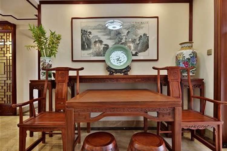 八仙桌居中摆放好不好