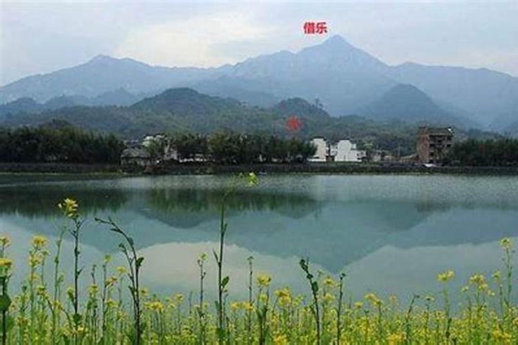 乐山牛咡桥那个瞎子算命大师还在不在那算？
