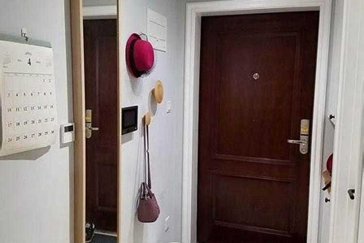 门口放镜子有什么讲究吗
