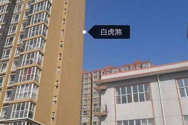 您好 请问看房屋风水判断坐向是站大门外还是里 正对还是背对？是按照我...