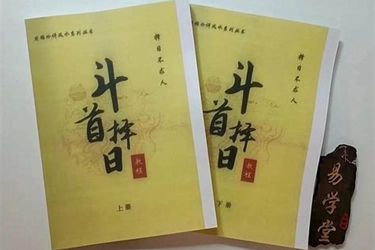 客厅中间有楼梯怎么装修？