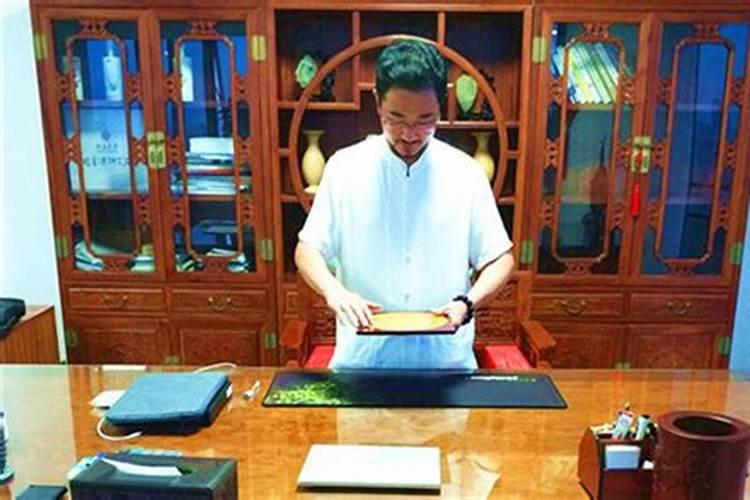 庭院里安装六角亭子宜放在哪个位置？