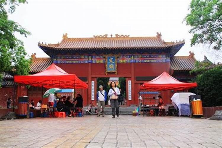 风水大师陈益峰是八宅还是玄空的师傅,他的风水技术是什么路子？
