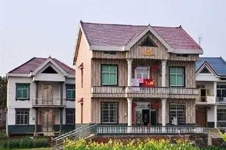 农村建房为什么东墙高西墙低？