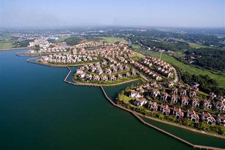 岳阳山湖鹭岛别墅楼盘地址在哪里？