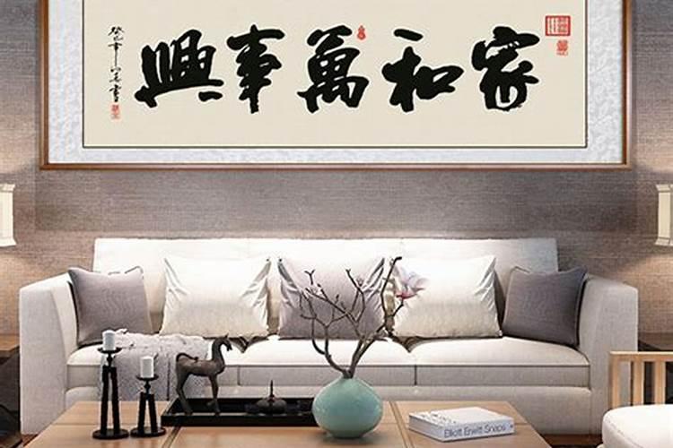 客厅白墙挂什么画好看