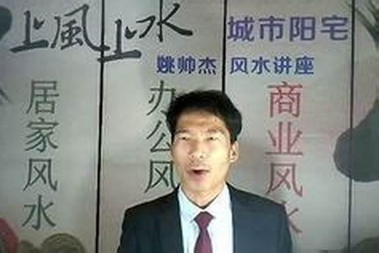 风水师在勘探地形时要拿一个罗盘,罗盘的用途是什么？
