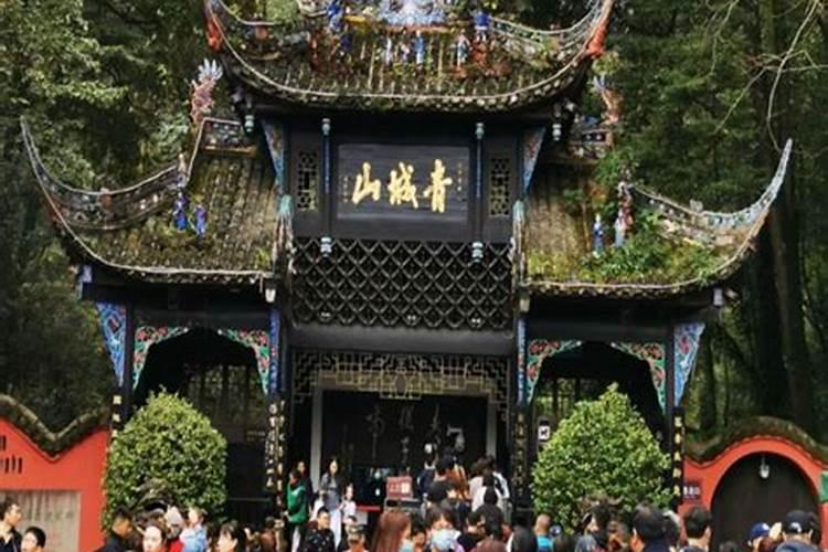 给算命先生上山引路对自己好不好？