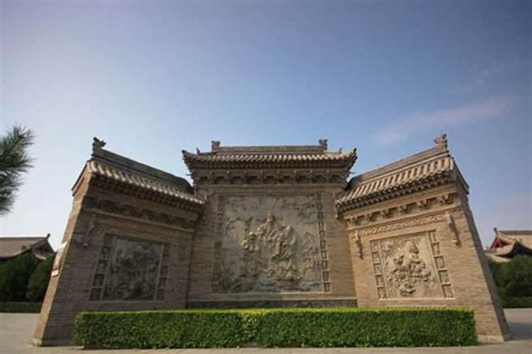 庭院迎门墙栽什么风水好？