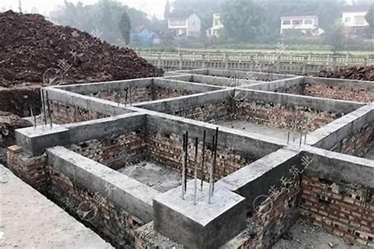 农村宅基地形状风水:如何判断地形？
