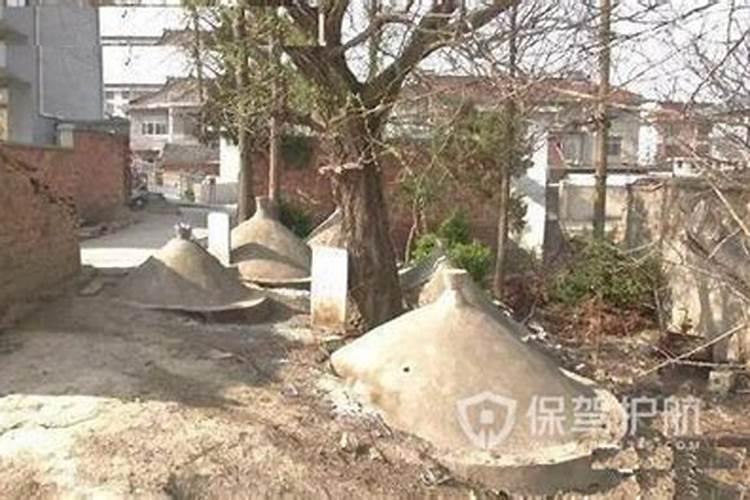 老家阳宅后面是坟山,这样是不是不好？有看风水的大师帮忙看看