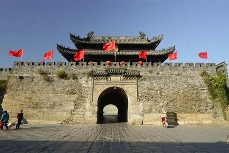 什么是堪舆？我国历史上的风水学大师都有谁？现在都有谁？